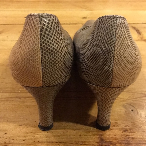 Ferragamo Snakeskin Pumps - Picture 6 of 8